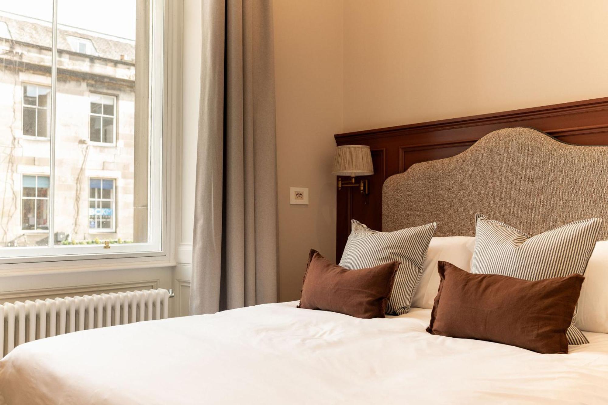 Moment George IV Bridge Hotel EDI Room photo