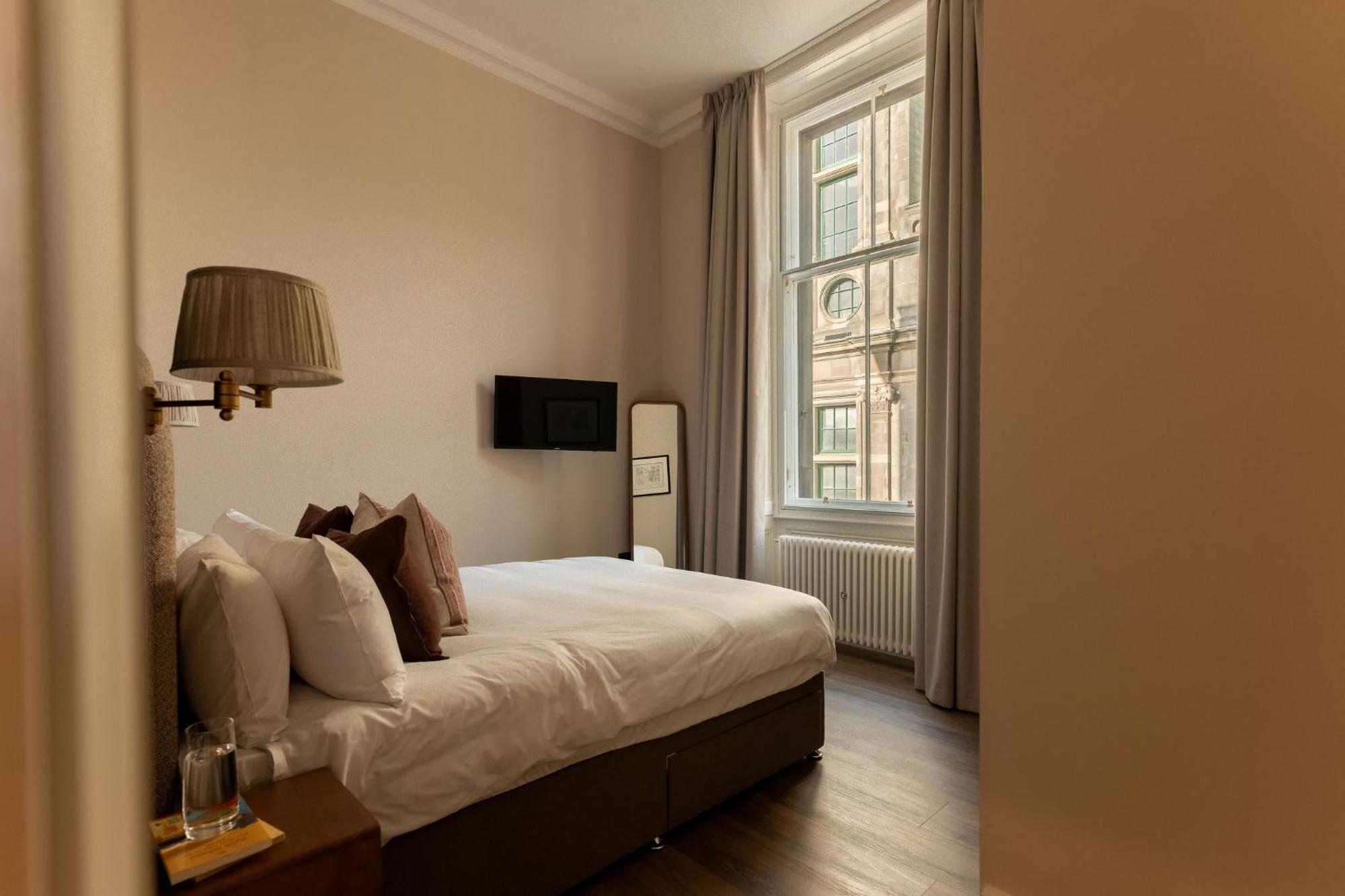 Moment George IV Bridge Hotel EDI Room photo