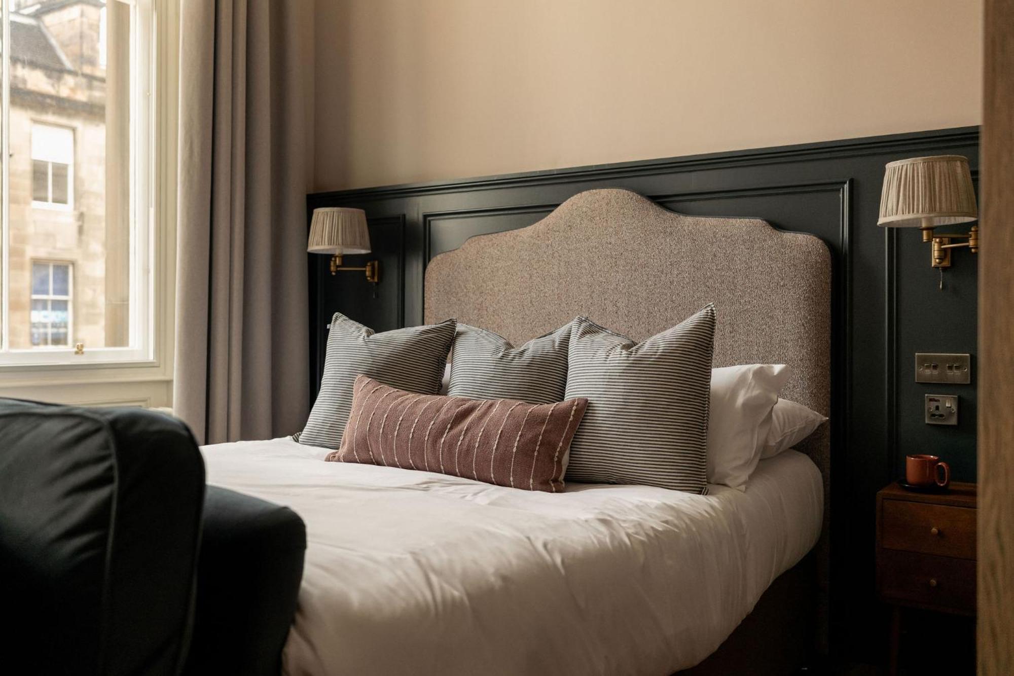 Moment George IV Bridge Hotel EDI Room photo