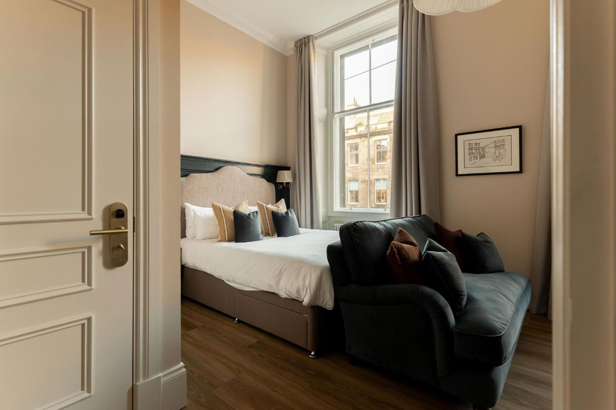 Moment George IV Bridge Hotel EDI Room photo