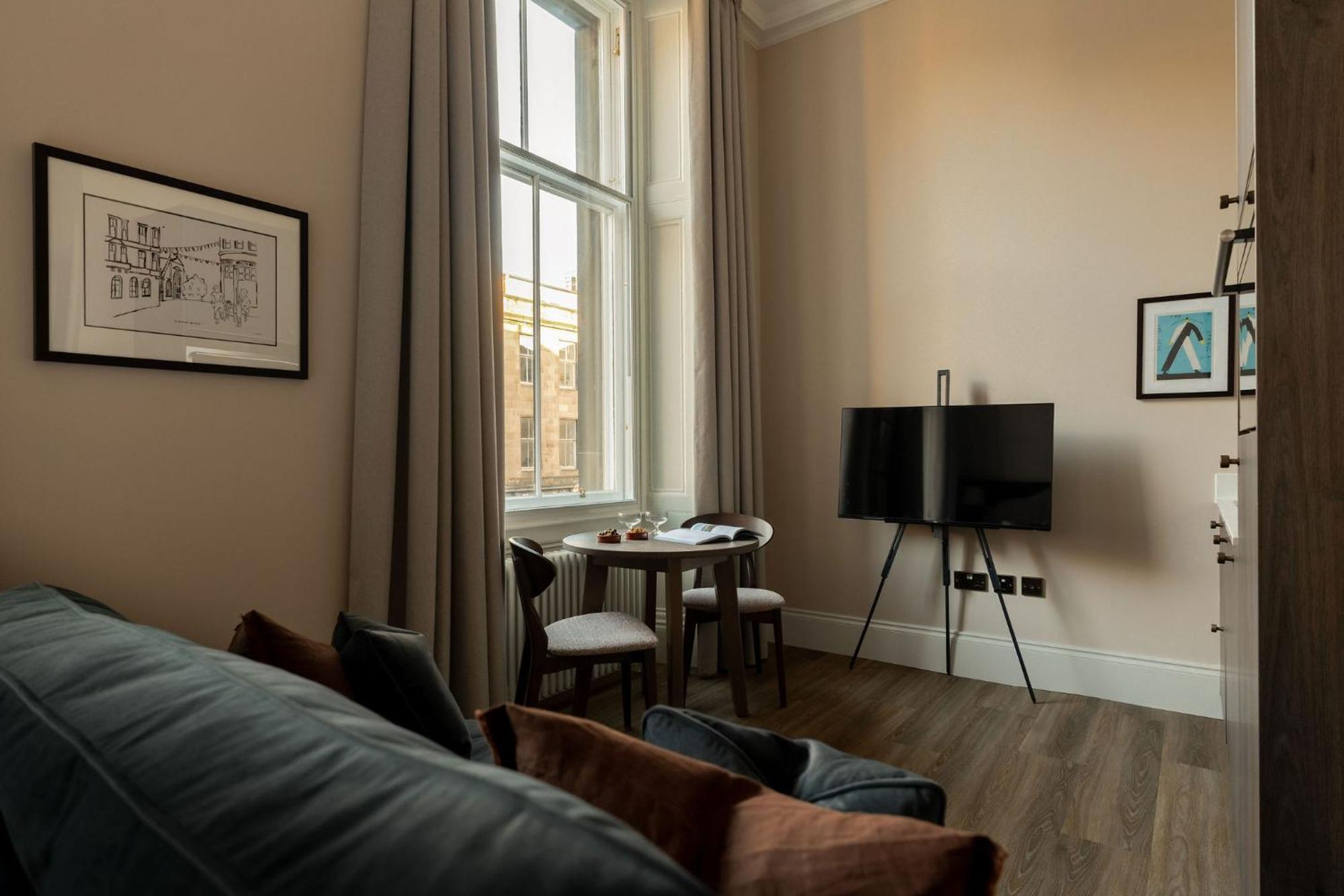 Moment George IV Bridge Hotel EDI Room photo