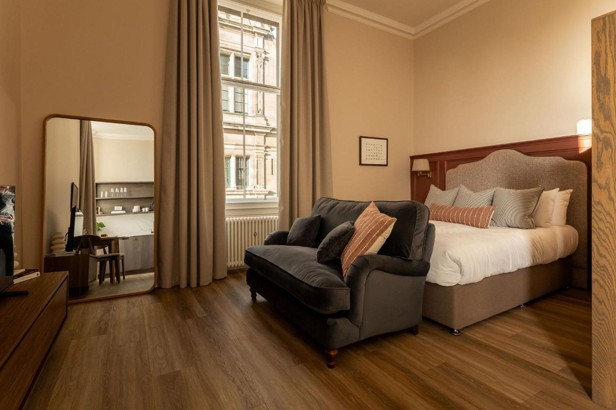 Moment George IV Bridge Hotel EDI Room photo