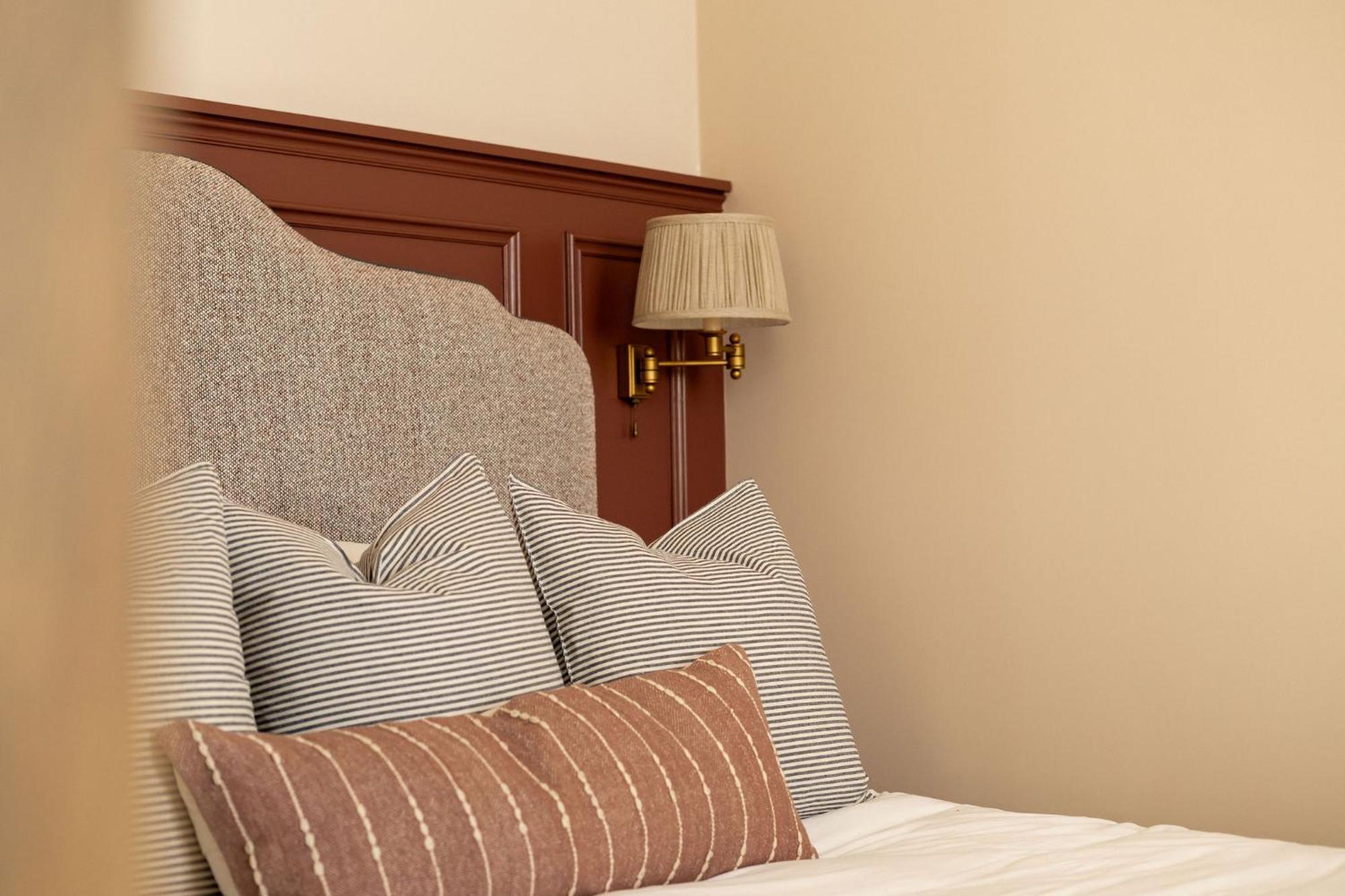 Moment George IV Bridge Hotel EDI Room photo